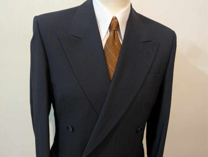 Élégant costume croisé à rayures en laine