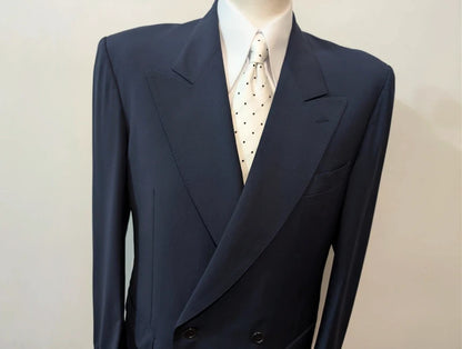 Classique costume croisé bleu marine