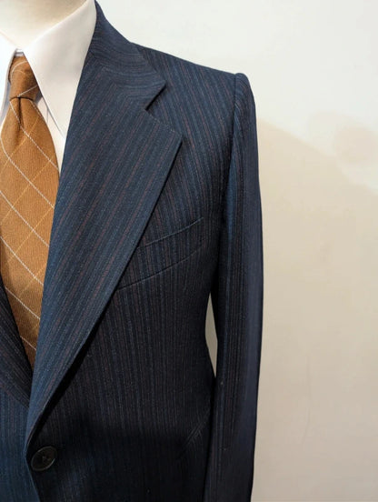 Prächtiger Nadelstreifenanzug aus Wolle