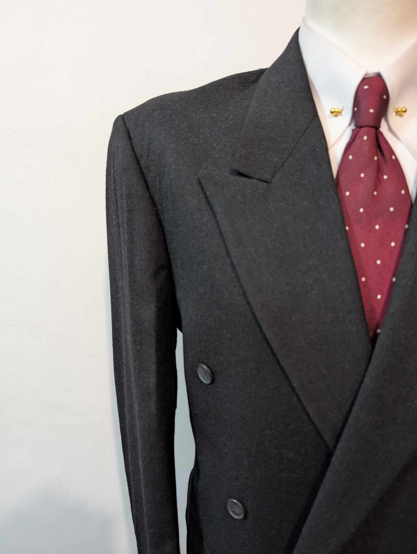 mystérieux costume croisé gris en flanelle