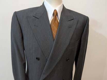 Légendaire costume croisé pinstripe en laine