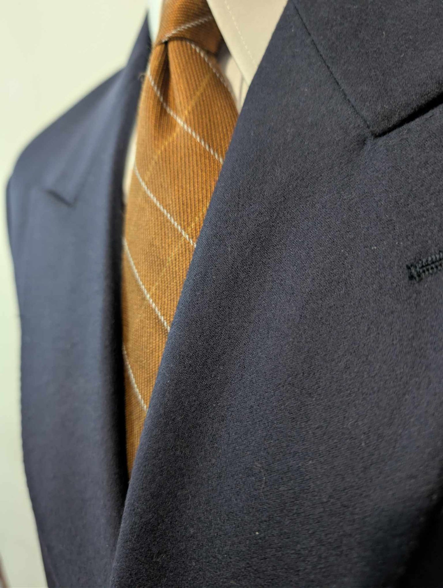 Élégante veste croisé bleu marine en flanelle lourde