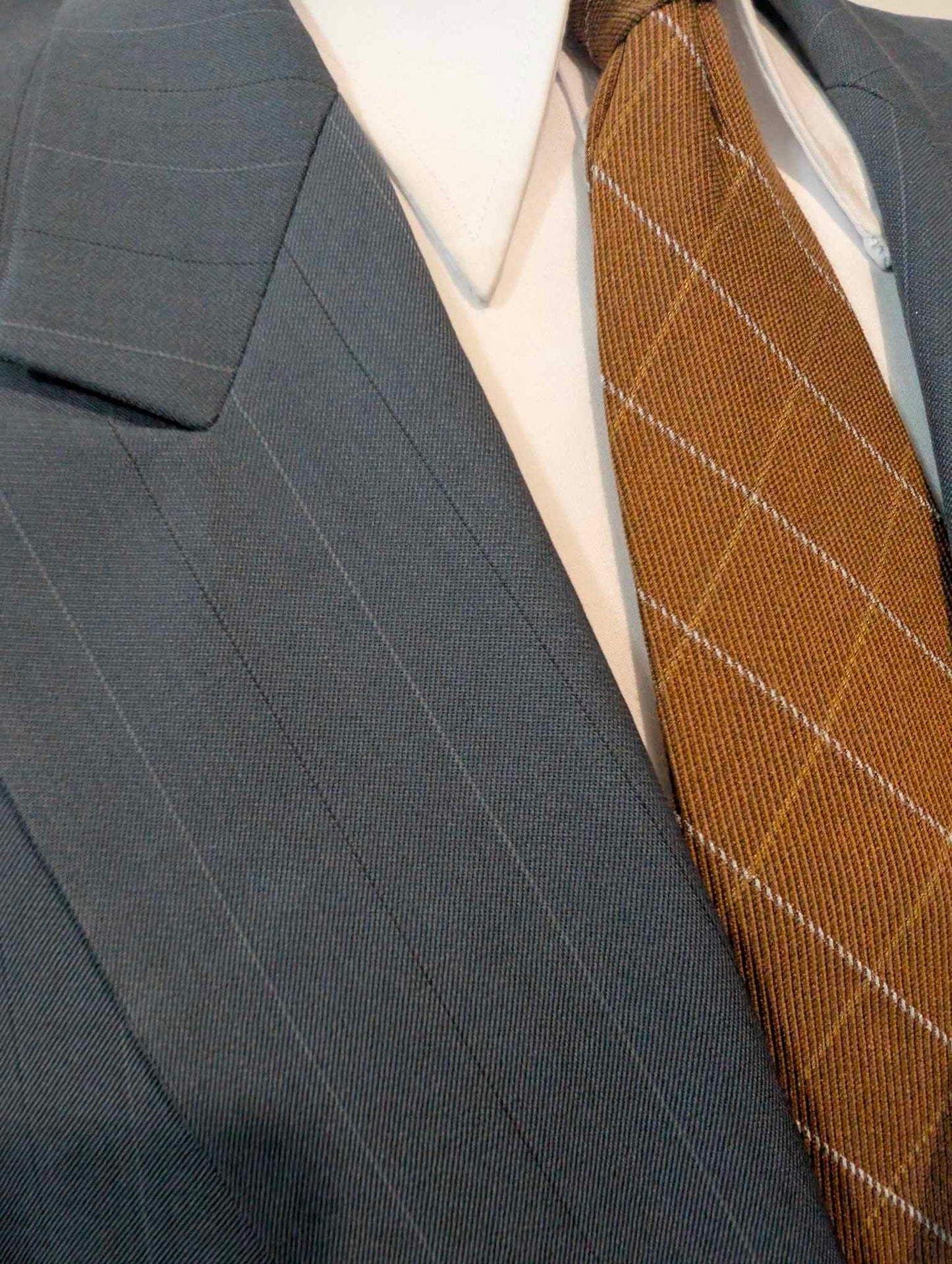 Unglaublicher Nadelstreifen-Zweireiher aus Wolle