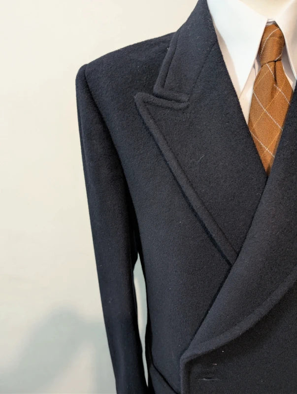 Schöner zweireihiger Wollmantel