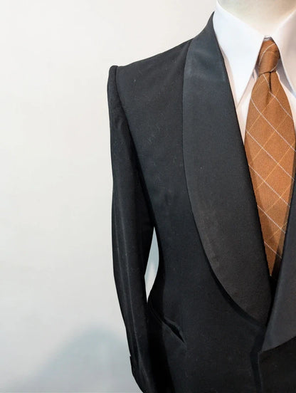 Prachtvoller, maßgeschneiderter Woll-Smoking