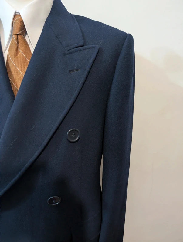 Eleganter, marineblauer, zweireihiger Wollmantel