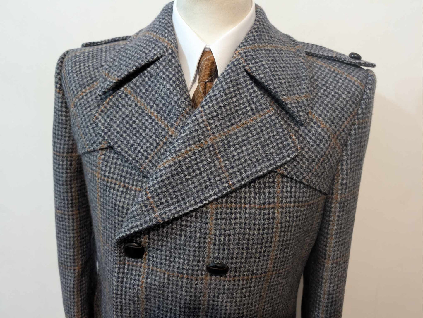 wunderschöner karierter Tweedmantel