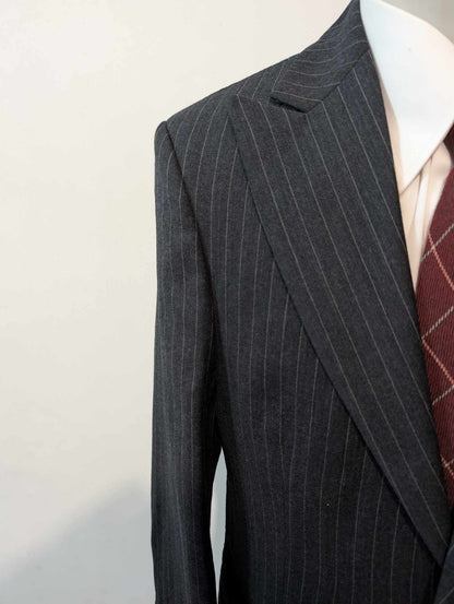Effrayant costume pinstripe en flanelle de laine