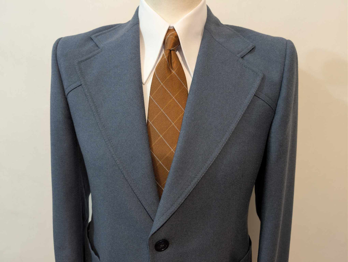 Magnifique costume bleu marine en laine