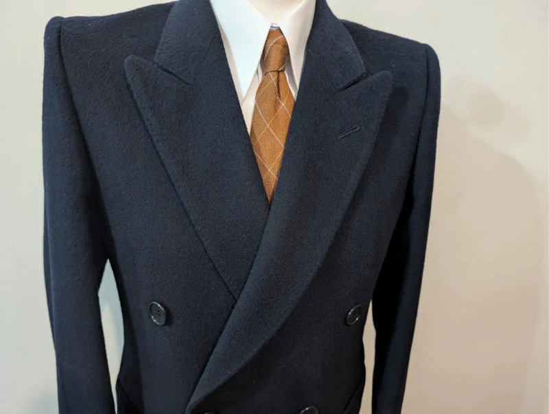 Wunderschöner marineblauer zweireihiger Mantel