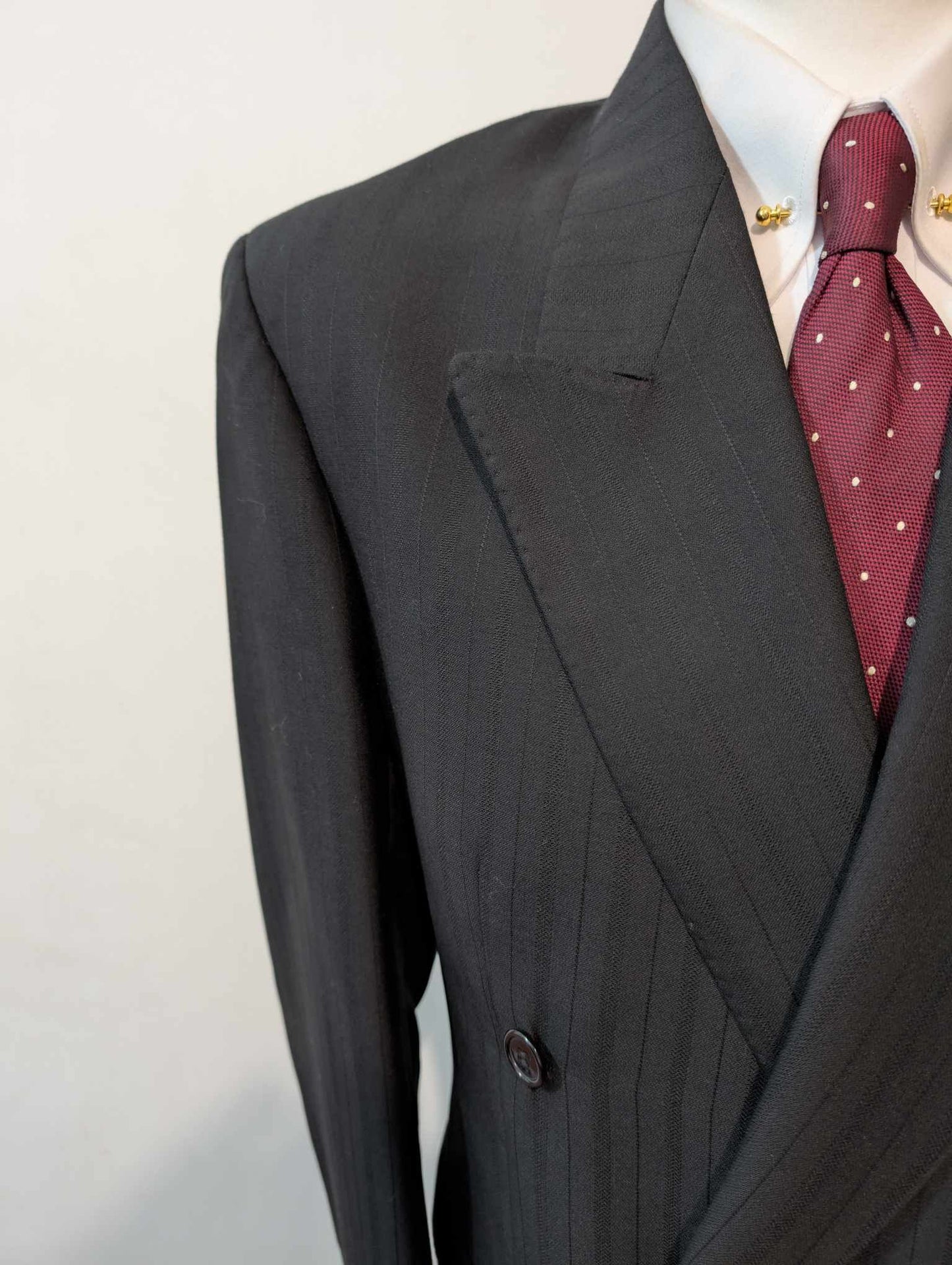 Sublime costume croisé noir a rayures