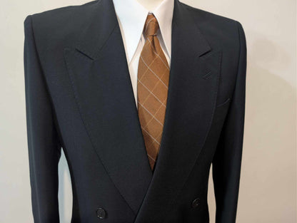 Élégant costume croisé bleu marine en laine