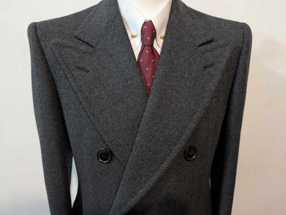 Fantastique manteau croisé de couleurs gris à motif chevron en tweed