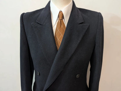 Kurzer, zweireihiger, marineblauer Wollmantel