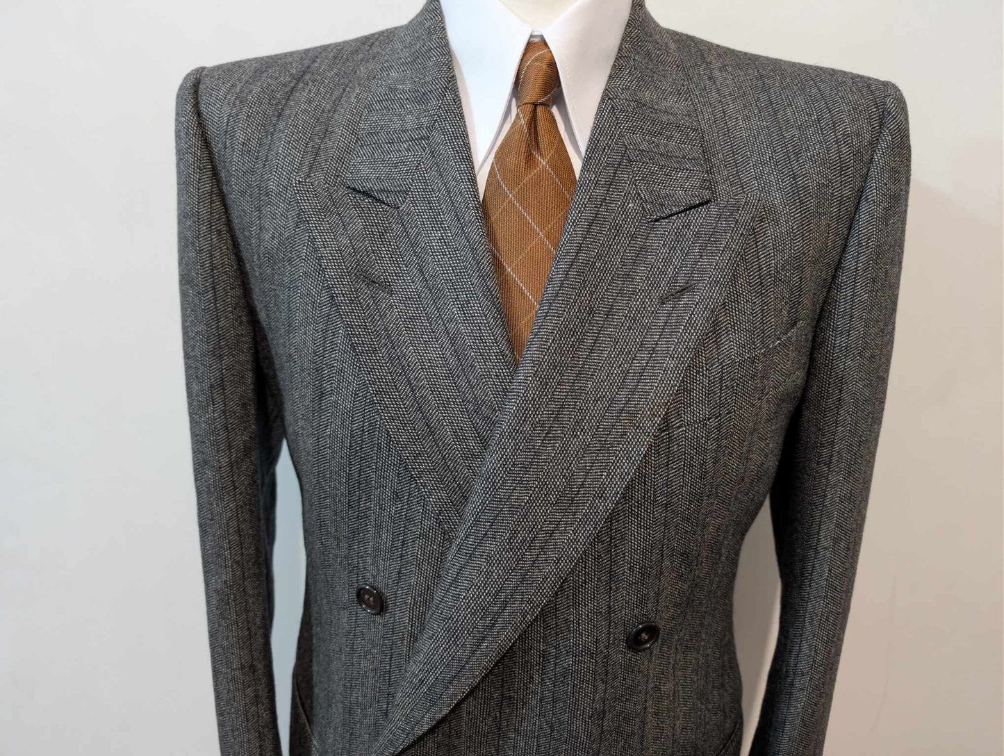 Superbe costume croisé gris en flanelle