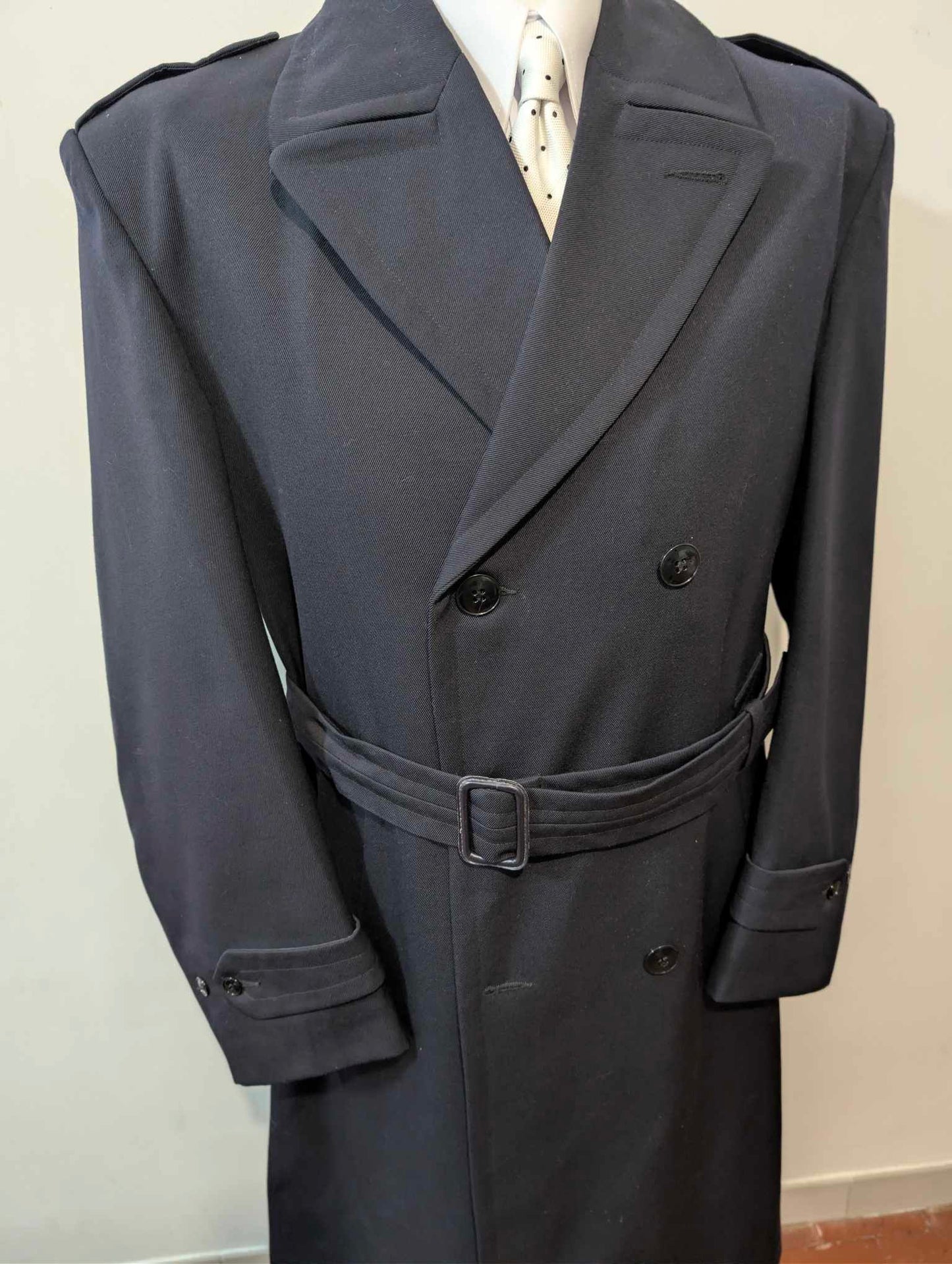 Prächtiger marineblauer Wollmantel