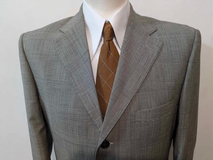 Classique costume de couleur gris en laine