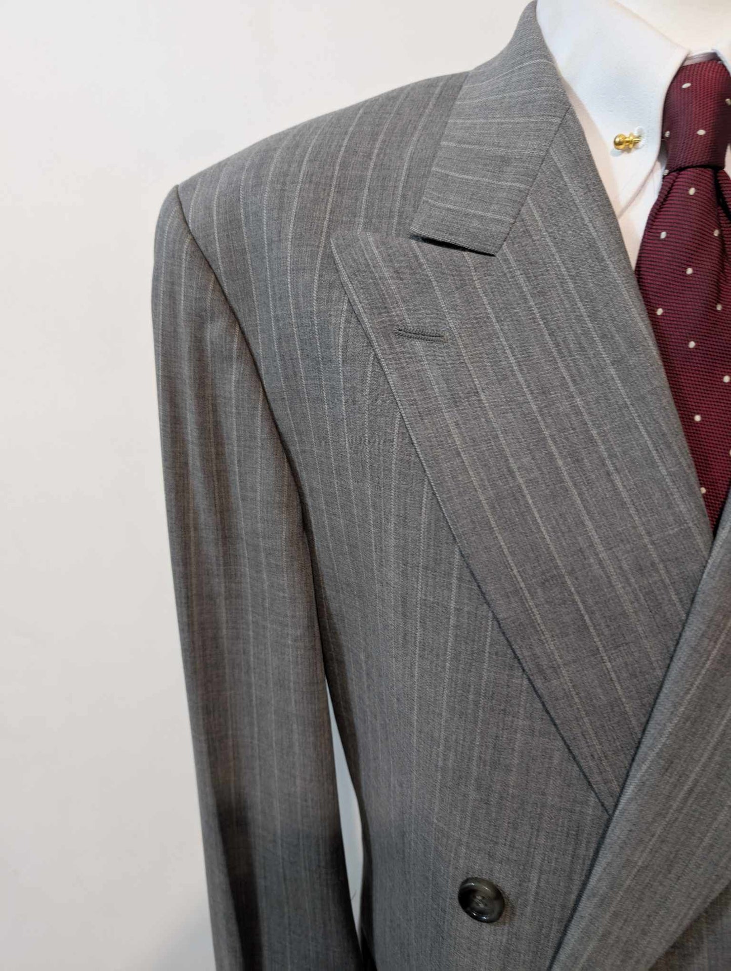 Formidable costume croisé pinstripe en laine