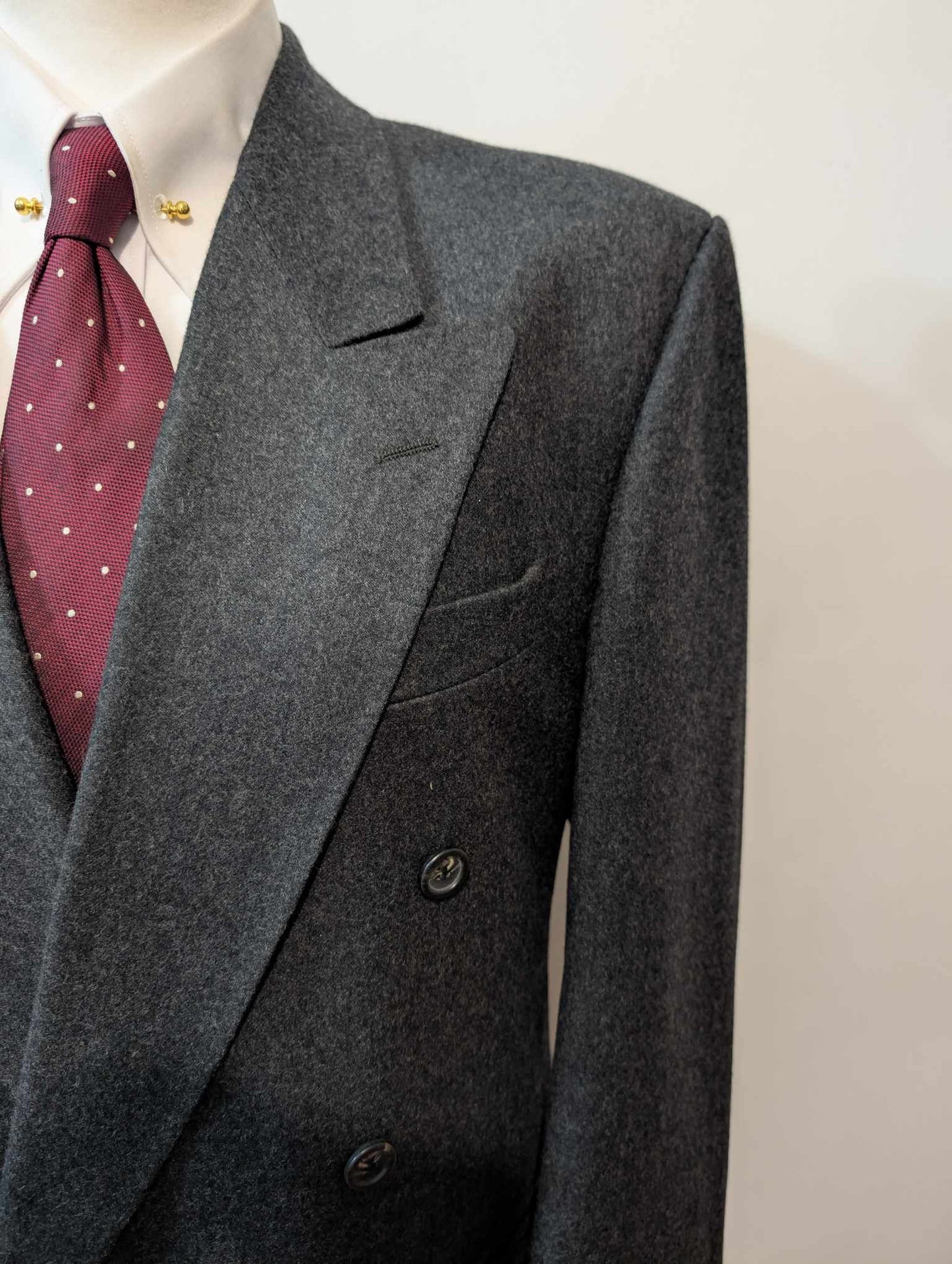 Incroyable costume croisé gris en flanelle lourde