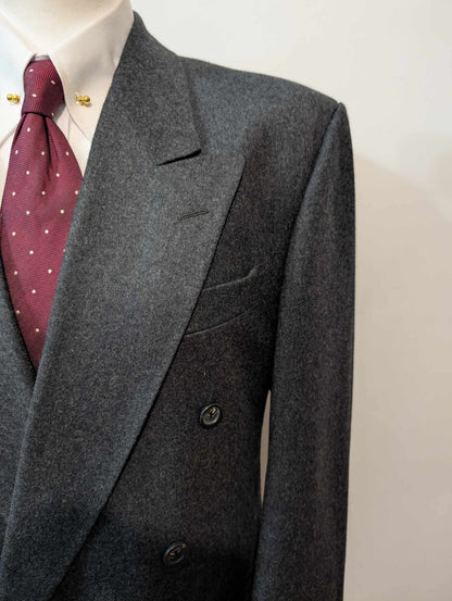 Incroyable costume croisé gris en flanelle lourde