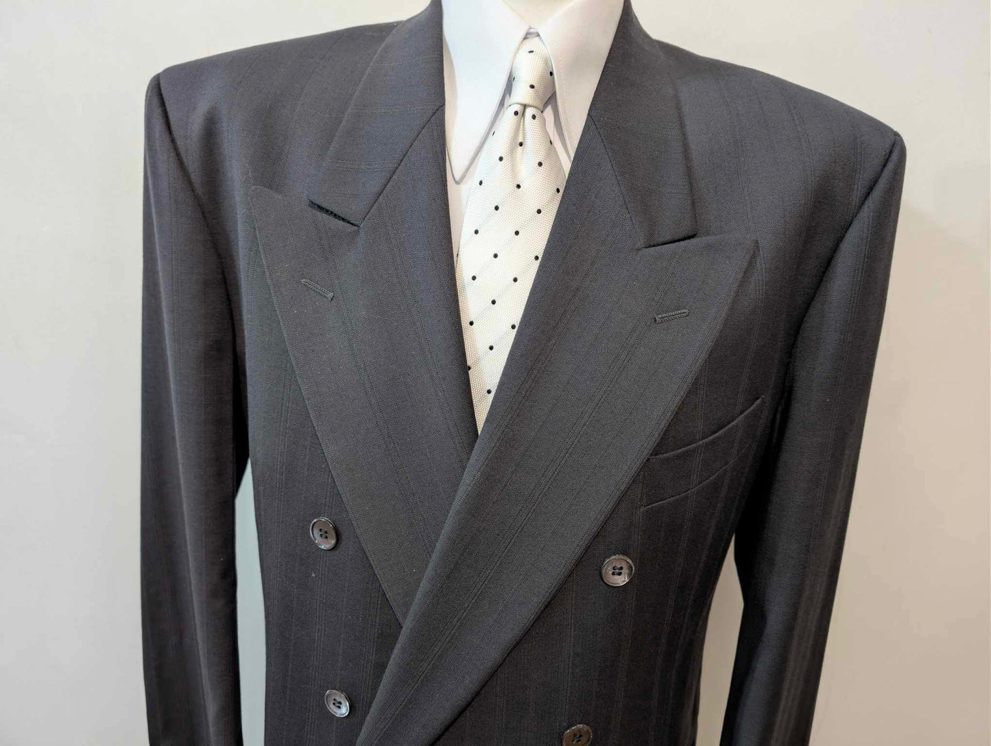 Extraordinaire costumes croisé gris en laine