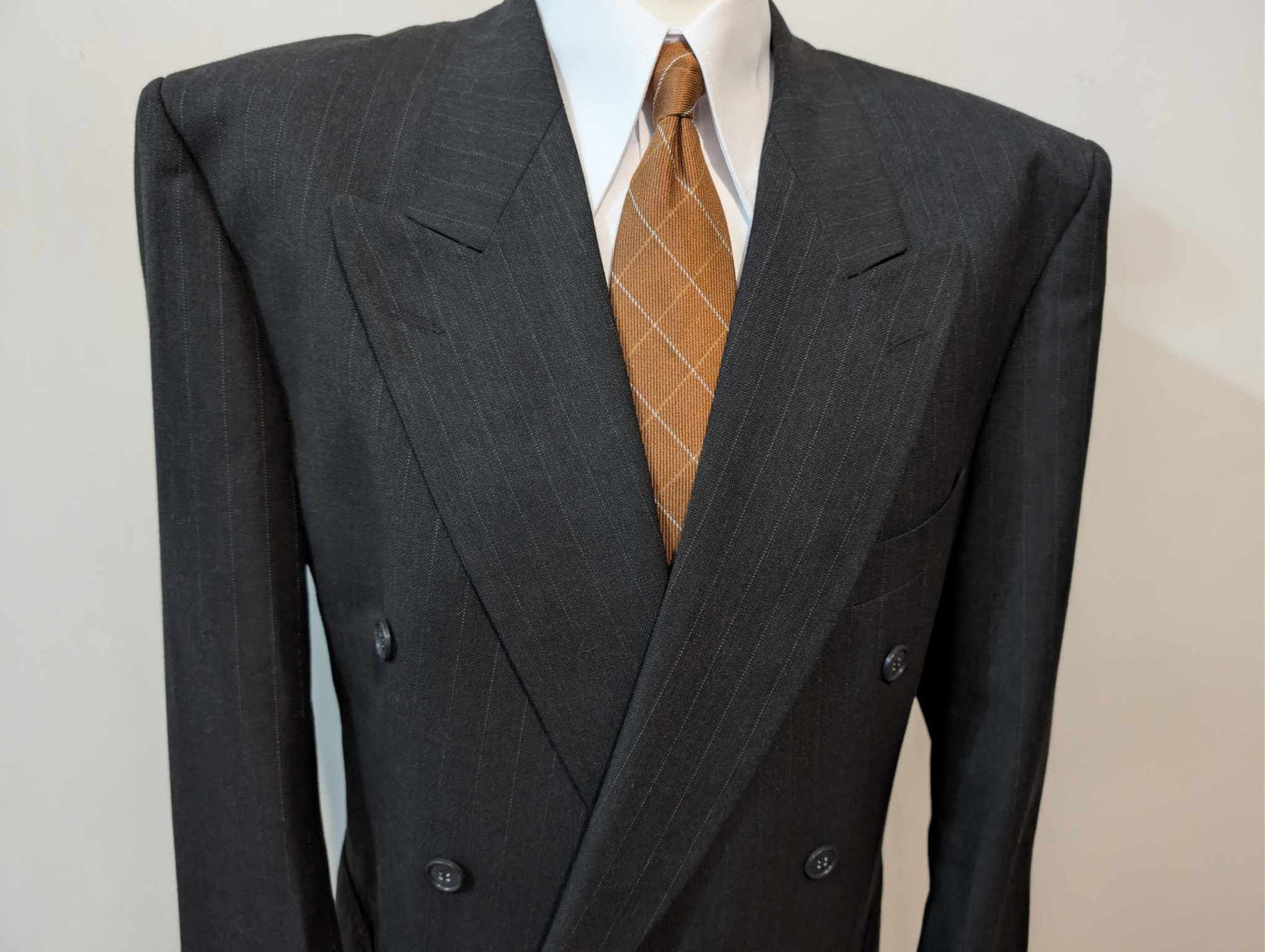 Méchant costume croisé pinstripe en laine