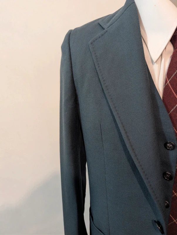 Prächtiger dreiteiliger marineblauer Wollanzug