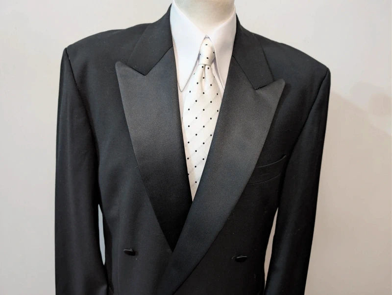 Klassischer zweireihiger Smokinganzug