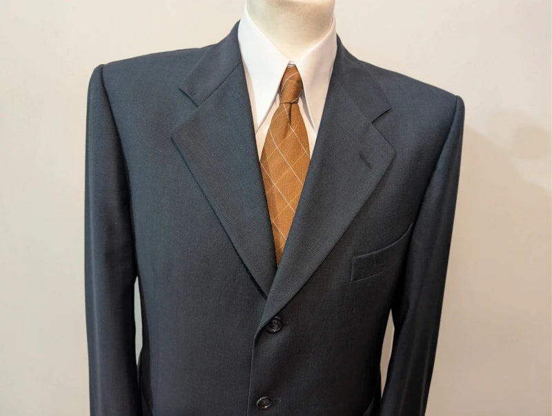 Classique costume bleu marine en laine