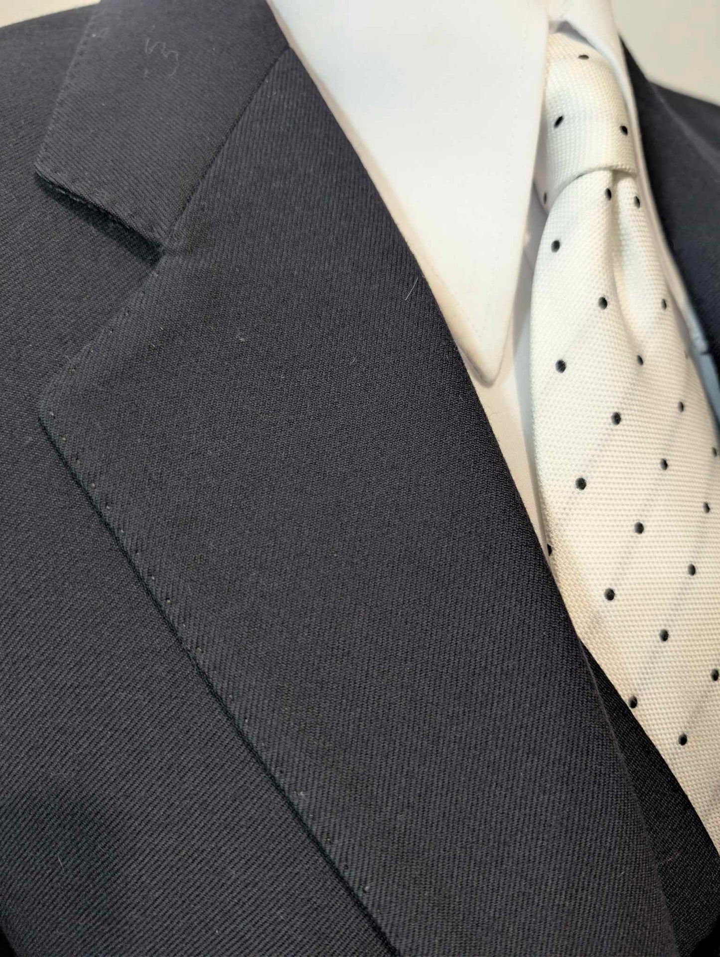 Wunderschöner dreiteiliger marineblauer Wollanzug