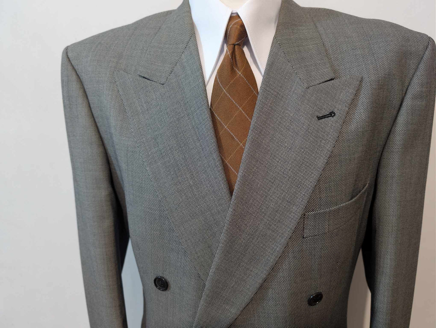 Élégant costume croisé en laine