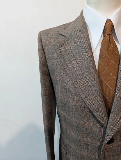 Eleganter brauner Wollanzug mit Karomuster