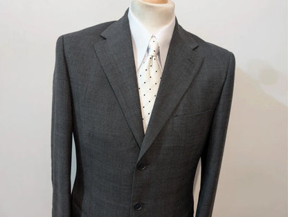 Schöner grauer Wollanzug