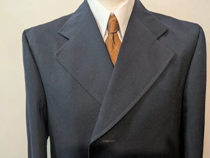 Eleganter marineblauer Wollmantel