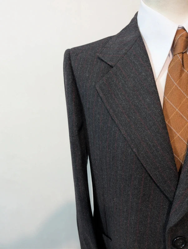 Wütendes Kreidestreifenkostüm aus schwerem Flanell