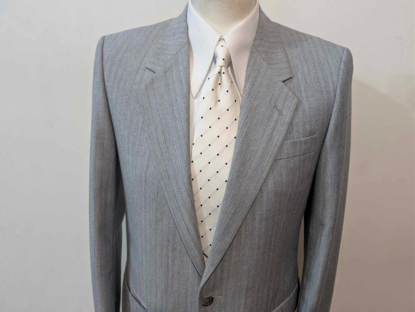 Wunderschöner Nadelstreifenanzug aus Wolle