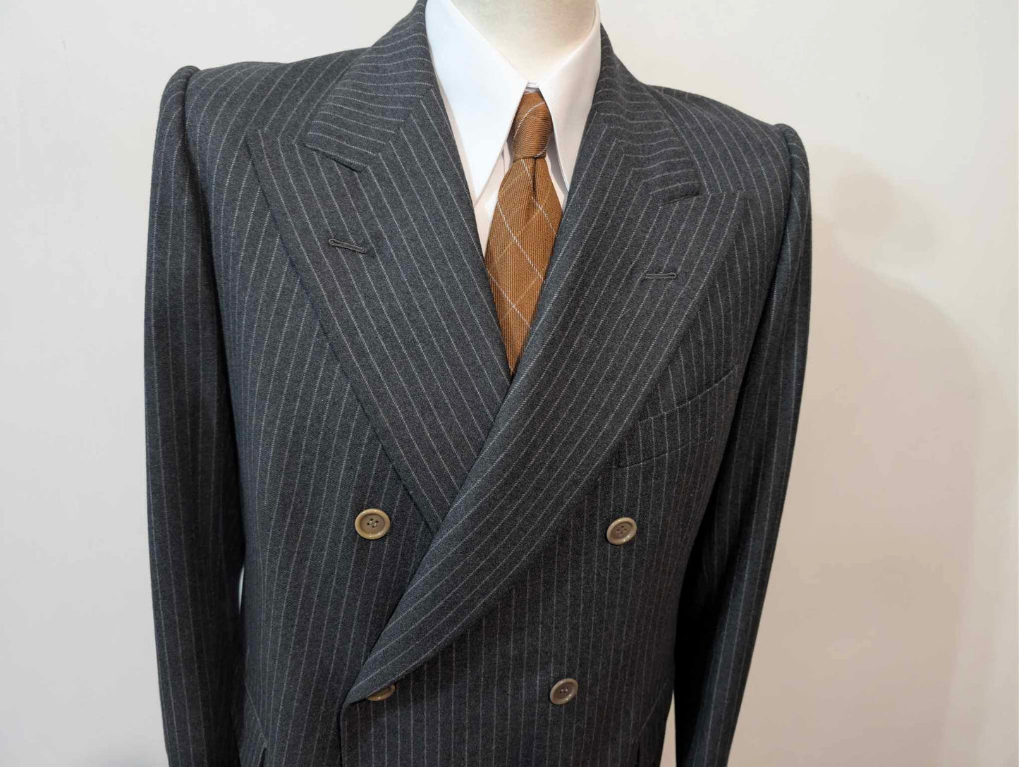 Legendärer zweireihiger Nadelstreifenanzug aus schwerem Flanell