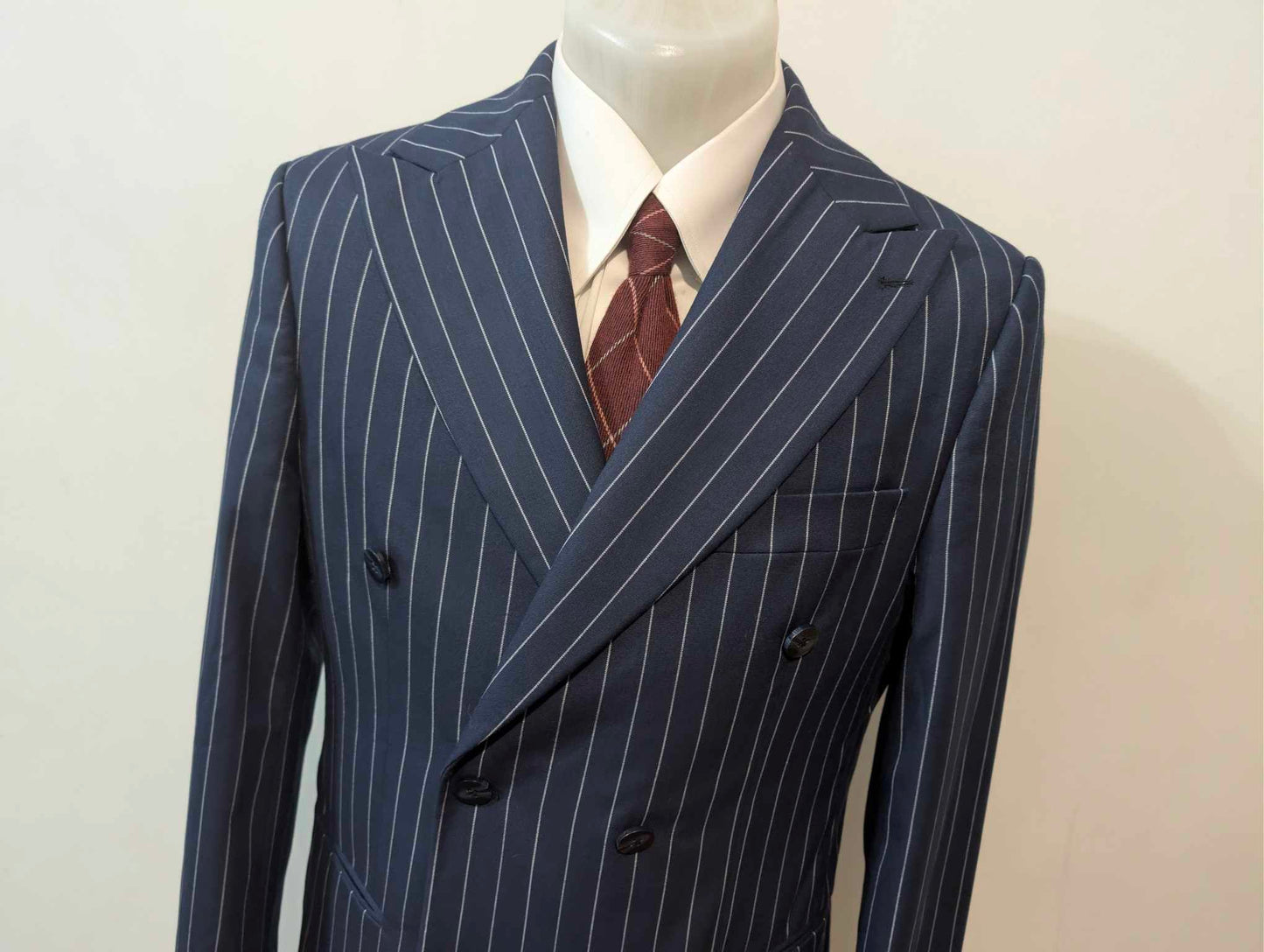 Fabelhafter zweireihiger Nadelstreifenanzug aus Wolle