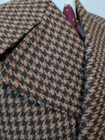 Ravissant manteau de couleur marron en pied de poule en tweed