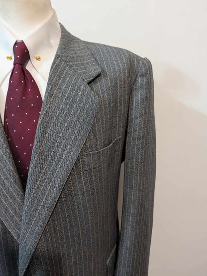 Gigantesque costume pinstripe bespoke
