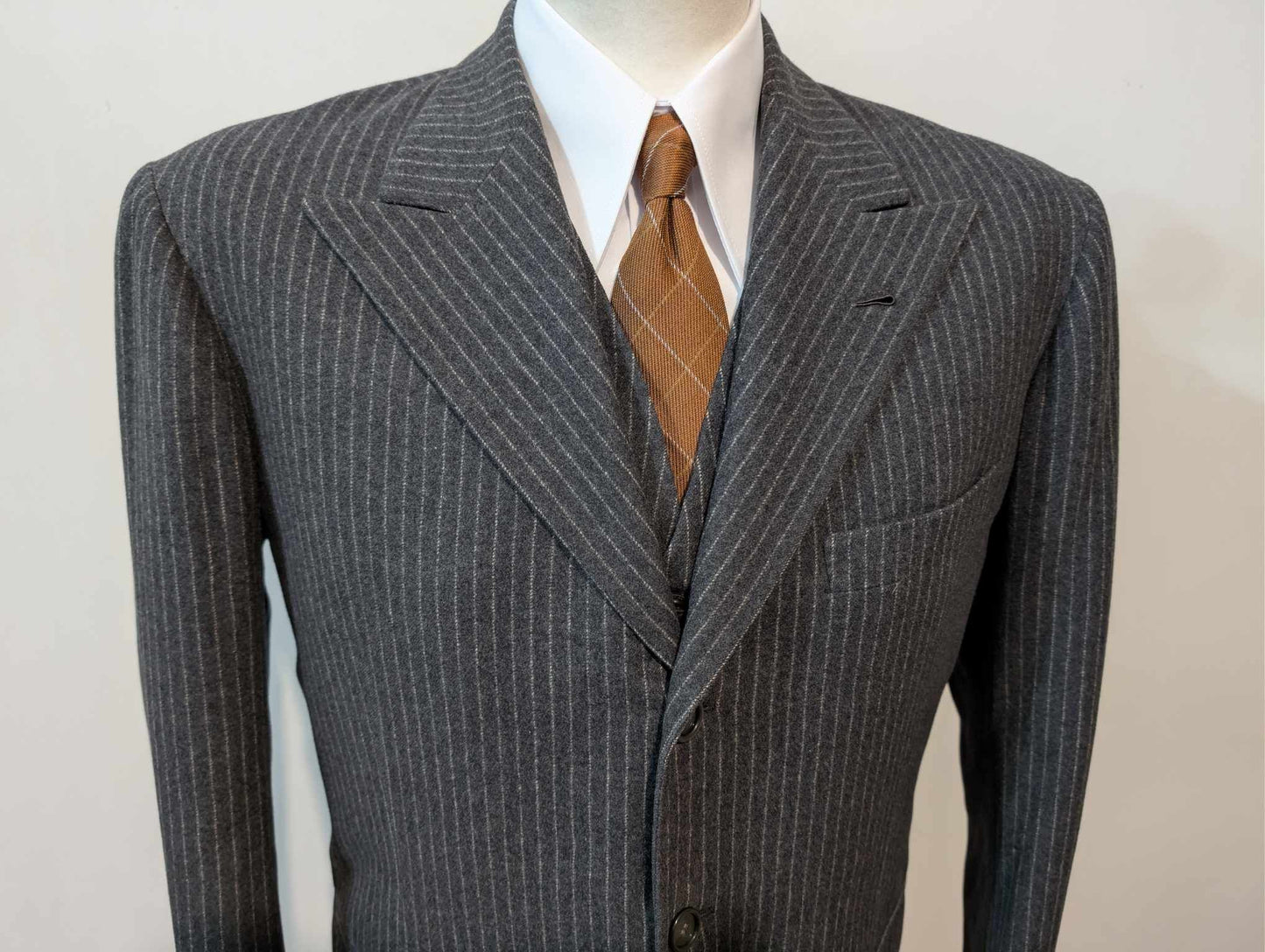 Dangereux costume 3 pièces pinstripe en flanelle lourde