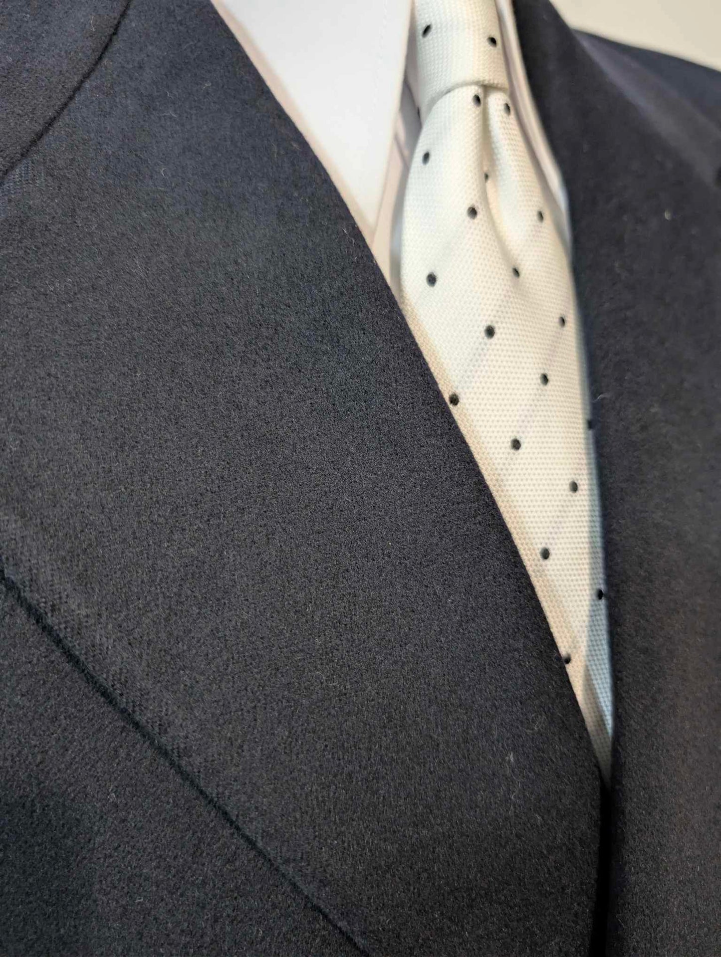 Eleganter marineblauer Wollmantel