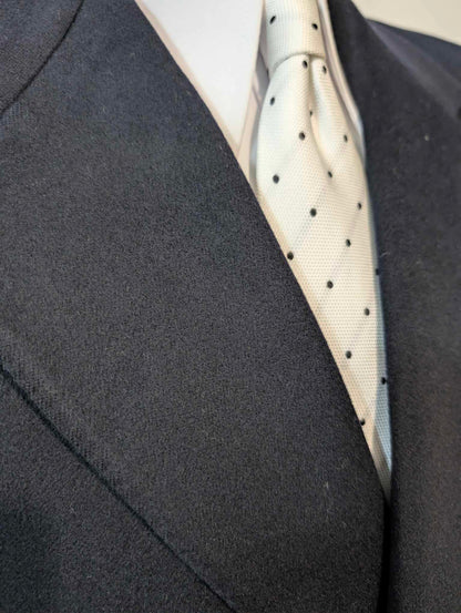 Eleganter marineblauer Wollmantel