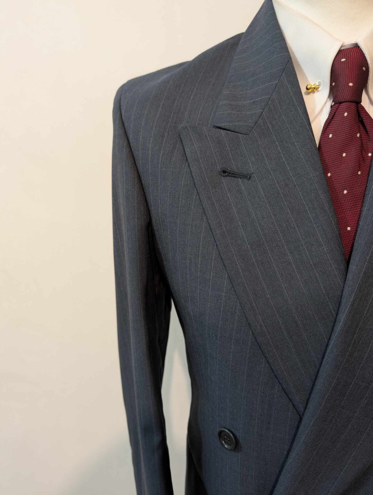 Légendaire costume croisé pinstripe en laine froide