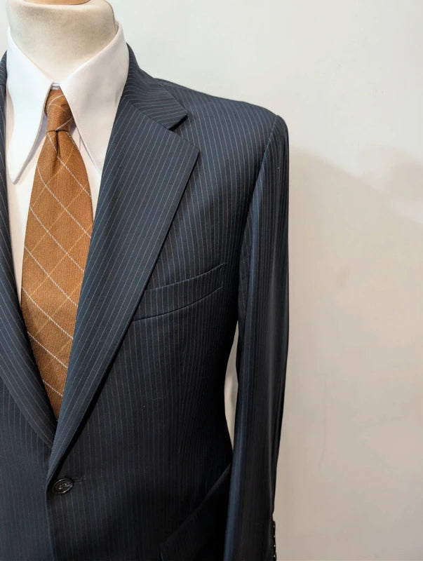 Fantastischer Nadelstreifenanzug aus Wolle