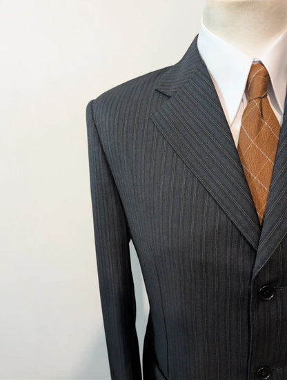 Eleganter Nadelstreifenanzug aus Wolle
