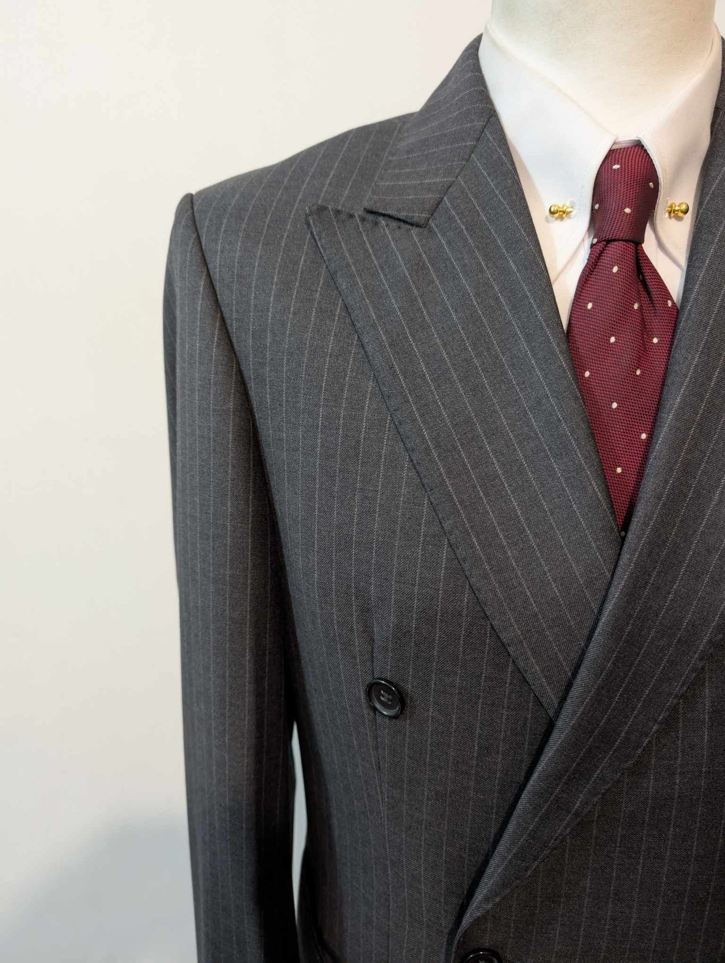 Terrifiant costume croisé pinstripe en laine