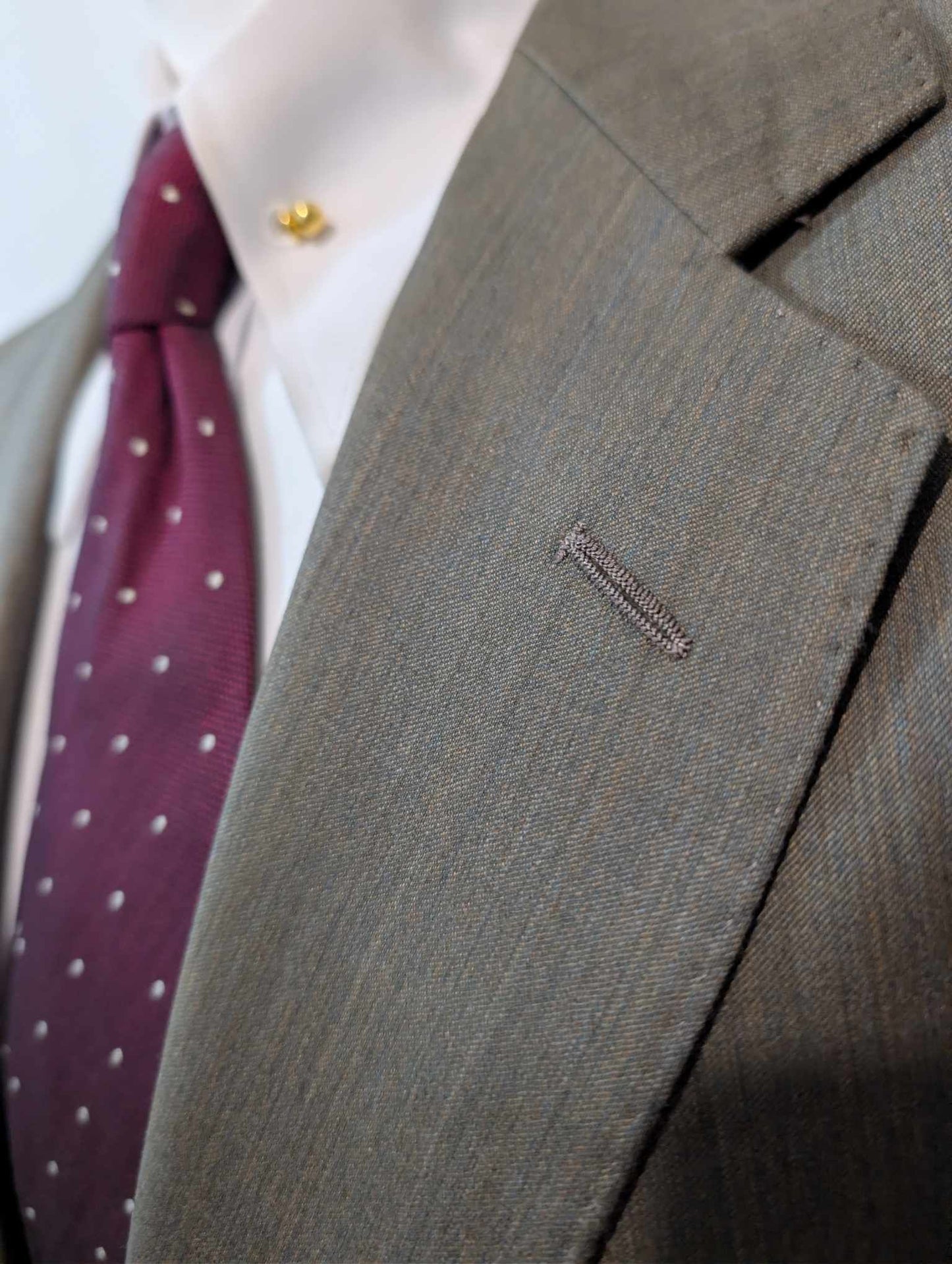 Classique costume gris kaki en laine légère