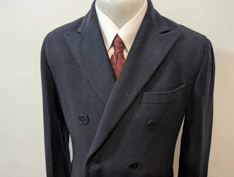 Kurzer, zweireihiger Wollmantel