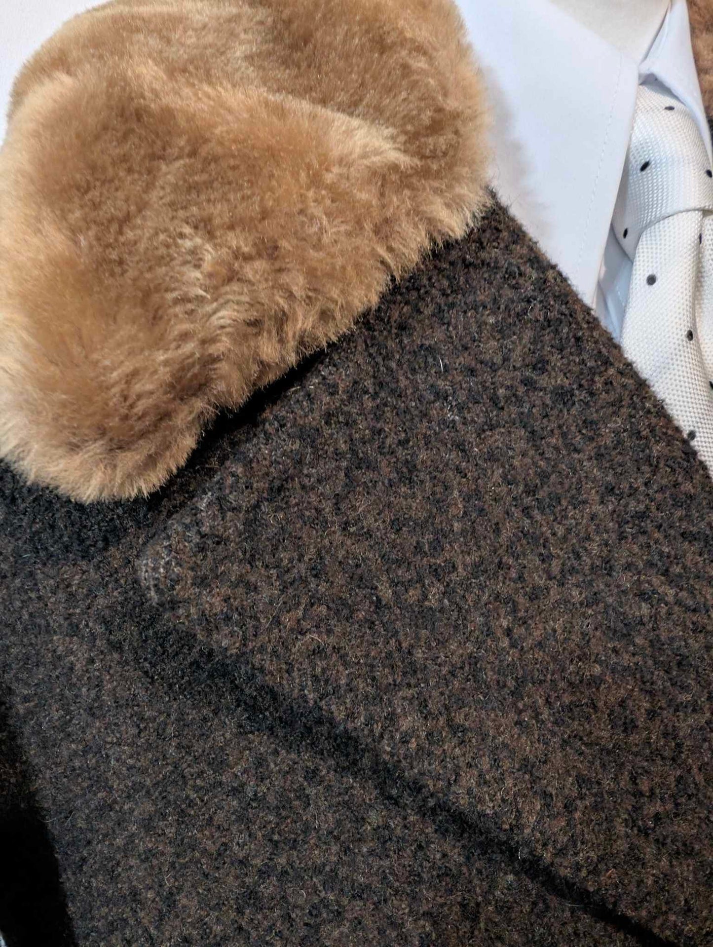 Schöner zweireihiger Wollmantel